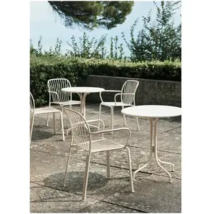 &tradition Chaise de jardin empilable avec accoudoires en acier ivoire Thorvald SC95 - &traditio pas cher