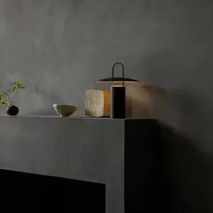 Audo Copenhagen Audo Ray lampe de table LED, portable, noireVendu parluminaire