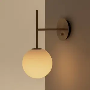 Audo Copenhagen Audo applique murale TR Bulb Suspended, laiton, verreVendu parluminaire