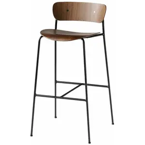 Chaise de bar en noyer AV9 Pavilion - &tradition pas cher