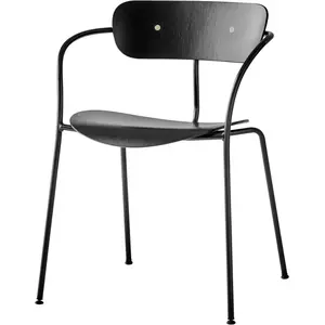 Comparateur de prix : Chaise en chêne laqué noir avec accoudoirs AV2 Pavilion - &tradition