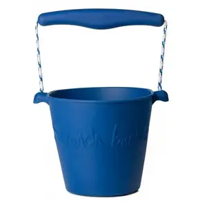 Comparateur de prix : Seau en silicone pour l'eau et le sable Bleu marine / Scrunch