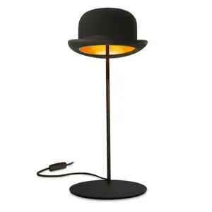 INNERMOST lampe de table avec le chapeau JEEVES (Chapeau melon noir avec intérieur doré - Feutre et aluminium anodisé) pas cher