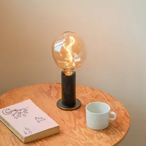 Tala lampe à poser Knuckle, ampoule globe claire, chêne noir pas cher