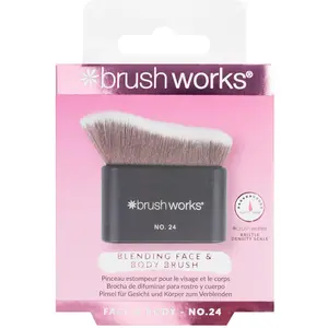 Brushworks Blending Face & Body Brush pinceau kabuki pour corps et visage type NO. 24 1 pcs pas cher