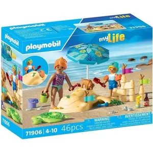 PLAYMOBIL 71906 Famille jouant dans le sable a la plage, My Life Vacan... pas cher