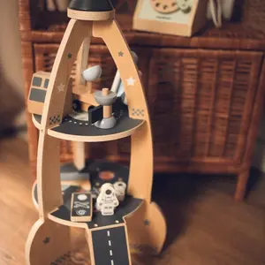 Comparateur de prix : mamabrum Grande Fusée Spatiale en bois avec accessoires à construire, Garage enfant +3