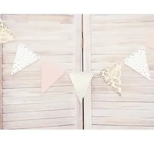 Comparateur de prix : PartyDeco Guirlande de fanions en carton roses et blanches 18 x 210 cm - Blanc