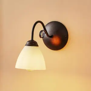 Lamkur Applique murale Adoro avec abat-jour en verre, marron pas cher