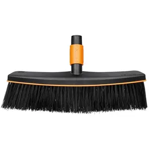Comparateur de prix : FISKARS Balai pour patios Quikfit  poils en polypropylène 38cm