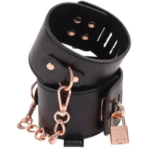 Sportsheets - Sex & Mischief Brat Locking CuffsVendu paradam-et-eve