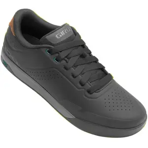 Giro Chaussures Latch Gris Foncé Taille 43 avec Semelle Tack et Tige en Microfibre pas cher