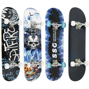 Skateboard - Marque - 79x20cm - 4 roues en PU - Motif de feu bleuVendu parcdiscount