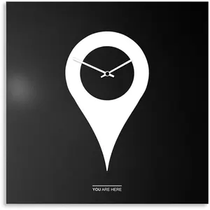 dESIGNoBJECT horloge murale YOU ARE HERE (Noir / Blanc - Tôle coupée a... pas cher