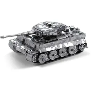 Fascinations Maquette Metal Earth Chi Ha Tank pas cher