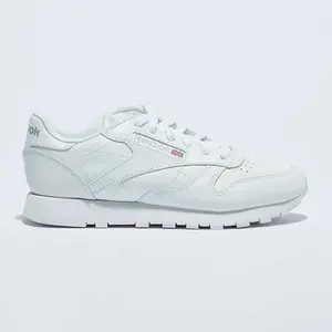 Reebok - Baskets en Cuir Cl Lthr Basique 2232 blanches T.35 pas cher
