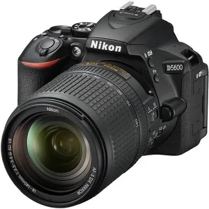 Comparateur de prix : Nikon Nikon D5600 + AF-S DX NIKKOR 18-140 mm F/3.5-5.6G ED VR