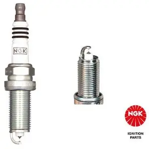 NGK Bougie d'allumage pour TOYOTA: RAV4, Camry & LEXUS: NX (Ref: 94697) pas cher