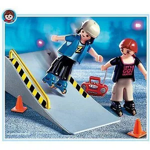 Playmobil 4415 - 2 Jeunes En Rollers Et TremplinVendu paramazon