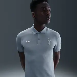 Polo de foot Nike Dri-FIT Tottenham Hotspur The Nike Polo pour homme -...Vendu parfoot-store