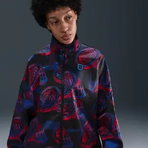 Comparateur de prix : English Essential Windrunner Nike HF4923 Veste de football pour femme