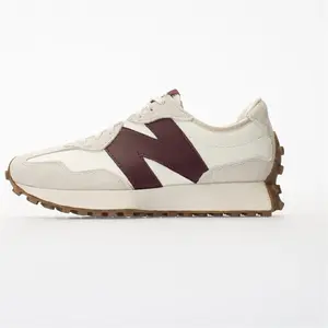 Comparateur de prix : 327, New Balance, New Balance 327, en blanc, taille: 40