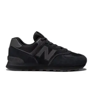 New Balance pour homme. ML574V3 Trainers 574 Core black (42.5 2E), Noir, Plat, Lacets, Casuel pas cher