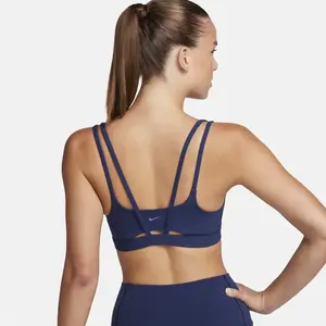 Brassière de sport rembourrée à maintien léger Nike Zenvy Strappy pour... pas cher