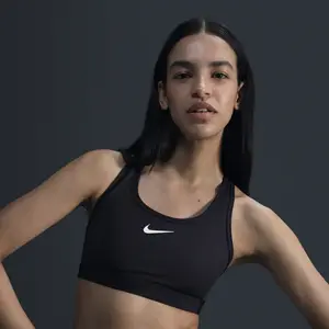 Nike Bra W NK Swsh Med SPT Bra, Black/White, DX6821-010, 2XS pas cher