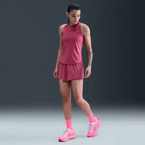 Nike Swift 2in1 Short de running Femmes - berry, argent, Taille M pas cher