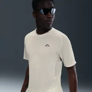 Maillot manches courtes nike solar chase beige homme pas cher