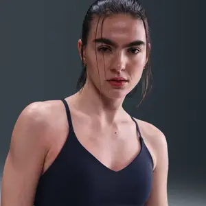 Brassière de sport réglable rembourrée à maintien léger Nike Indy pour... pas cher