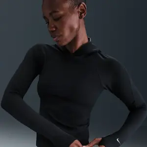 Haut à manches longues et capuche ajustée Nike Dri-FIT Universa pour f...Vendu parfoot-store