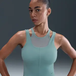 Nike One Fitted Dri-FIT HV3653 Débardeur Court pour Femme pas cher