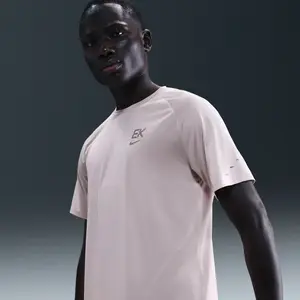 Maillot manches courtes nike stride eliud kipchoge beige homme pas cher