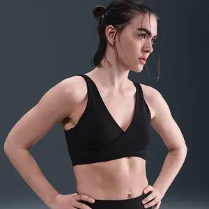 Nike One HQ2813 Soutien-Gorge de Sport rembourré avec Maintien léger pas cher