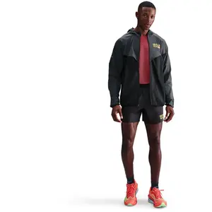 Comparateur de prix : Veste de running déperlante Nike Stride pour homme - Noir M IH4068-010