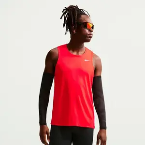 Nike Miler Maillot de course Hommes - rouge clair, argent, Taille S pas cher