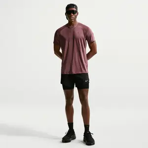 Short de running hybride Dri-FIT Nike Stride 13 cm pour homme - Noir L... pas cher
