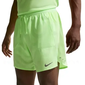Nike Stride Dri-Fit 2-in-1 7-Inch Shorts pas cher