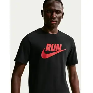 Nike Run Swoosh Maillot de course Hommes - noir, rouge, Taille L pas cher