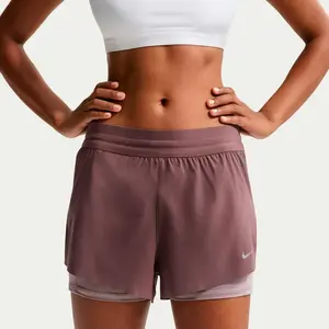Nike Swift 2in1 Short de running Femmes - marron, violet, Taille XS pas cher