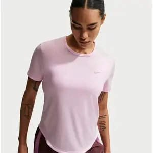 Haut de running à manches courtes Dri-FIT Nike Tempo pour femme - Rose... pas cher