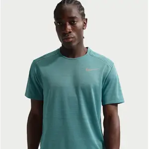 Haut de running à manches courtes Nike Miler pour Homme - Vert XL FZ47... pas cher
