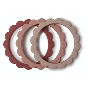 mushie Anneau de dentition bracelet fleurs, rose/rose/sable mouvant, lot de 3Vendu parvertbaudet