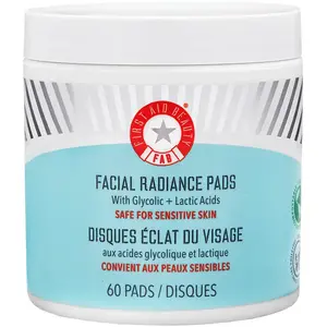 First Aid Beauty Facial Radiance Pads - Soin aux Acides Glycolique et Lactique pas cher
