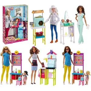 Barbie Famille Mini-Poupée Chelsea Fille Brune, Haut Motif Chat et Jupe Arc-en-ciel, Jouet pour Enfant, FXG77 pas cher