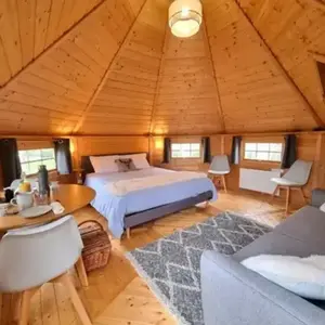 Nuit en Cabane avec Sauna à Pradines
