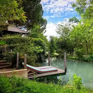 Nuit en Lodge Indonésien avec Jacuzzi Privatif à Saint Gilles 