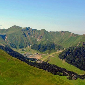 Week end Survol des Volcans d'Auvergne en Hélicoptère pas cher